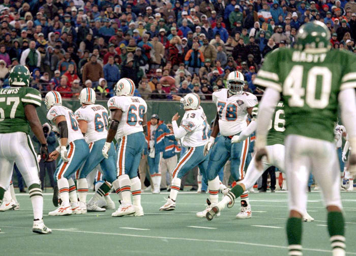 1994-1127-Dan-Marino-clock-play-001087057_0.jpg